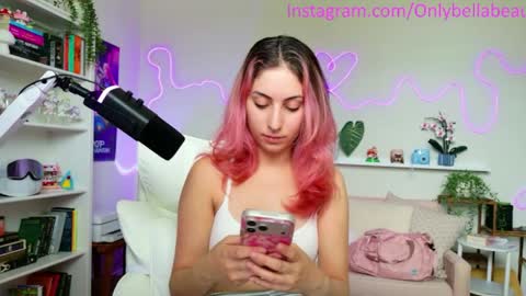 Snapshot of bellabeauu chatting on June 5, 10:37 pm bella beau online show from June 5, 10:37 pm