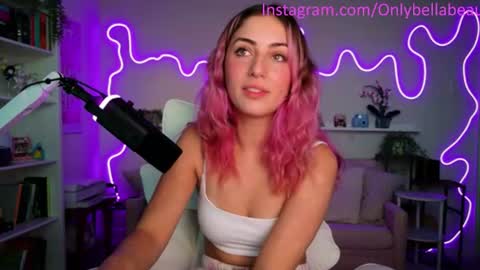 Snapshot of bellabeauu chatting on July 14, 1:30 am bella beau online show from July 14, 1:30 am