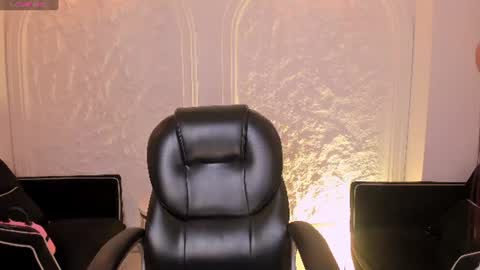 Snapshot of bellacarteer_ chatting on June 10, 8:08 pm Bella C online show from June 10, 8:08 pm