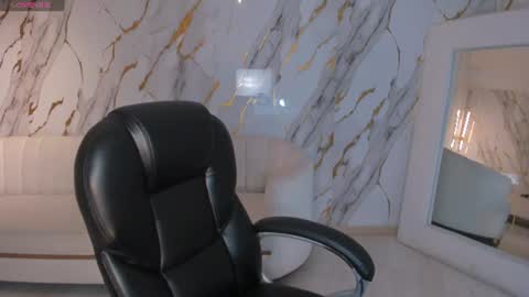 Snapshot of bellacarteer_ chatting on June 18, 8:24 pm Bella C online show from June 18, 8:24 pm
