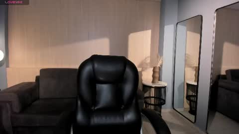 Snapshot of bellacarteer_ chatting on June 24, 7:24 pm Bella C online show from June 24, 7:24 pm