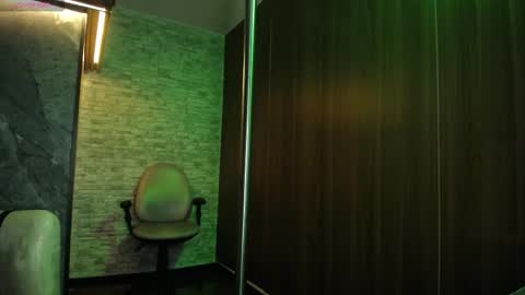 Snapshot of belladona_trix chatting on February 9, 8:24 pm belladona_trix online show from February 9, 8:24 pm