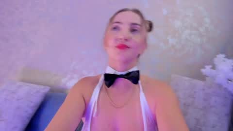 Bella Marie online show from May 5, 1:35 am