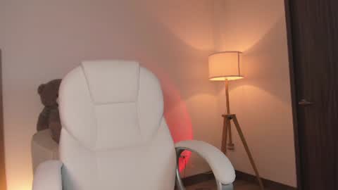 Snapshot of bellamia_ chatting on June 21, 12:57 am Bella Mia online show from June 21, 12:57 am