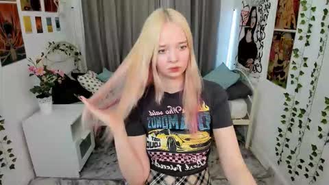 Snapshot of bellamontgomery chatting on January 14, 4:34 pm Bella online show from January 14, 4:34 pm