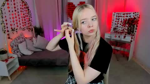 Snapshot of bellamontgomery chatting on February 10, 1:15 pm Bella online show from February 10, 1:15 pm