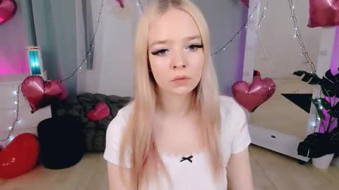 Snapshot of bellamontgomery chatting on February 25, 4:38 pm Bella online show from February 25, 4:38 pm