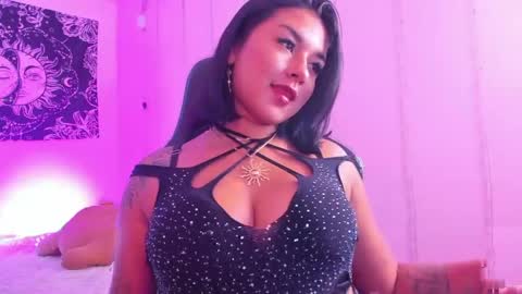 bellamour_ online show from May 7, 12:38 am