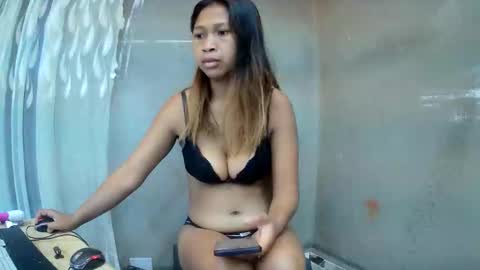 Snapshot of bellaqdesire chatting on March 22, 5:33 am Bella online show from March 22, 5:33 am