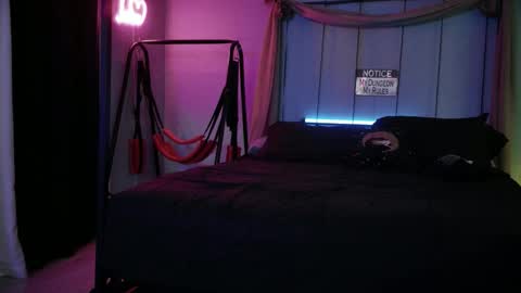 Bellaskeykeeper online show from April 6, 8:15 am