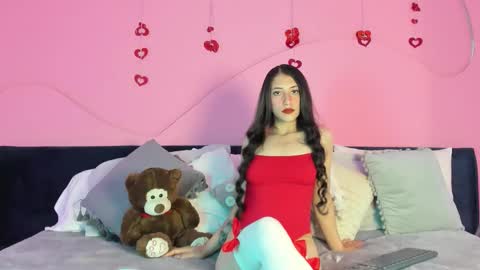 Snapshot of belle_janne chatting on February 14, 7:32 pm Bella online show from February 14, 7:32 pm