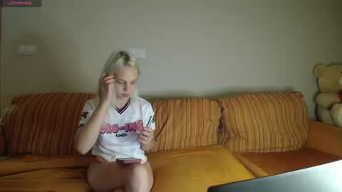 Snapshot of bellezza0 chatting on July 6, 11:29 pm bellezza0 online show from July 6, 11:29 pm