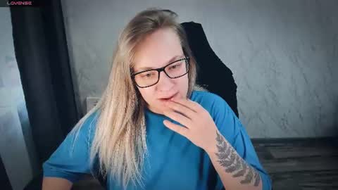 Snapshot of bellezza_ chatting on July 2, 4:51 am Your Annabelle Wolf online show from July 2, 4:51 am