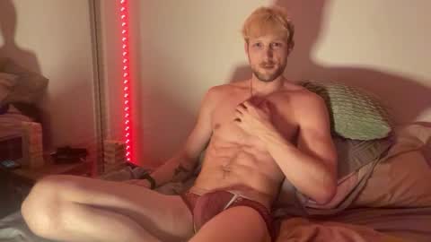 bendoverxo online show from February 22, 9:19 am