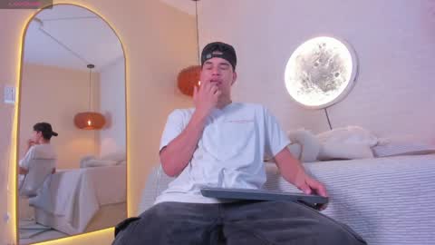 BENJAMIN online show from June 9, 2:45 am