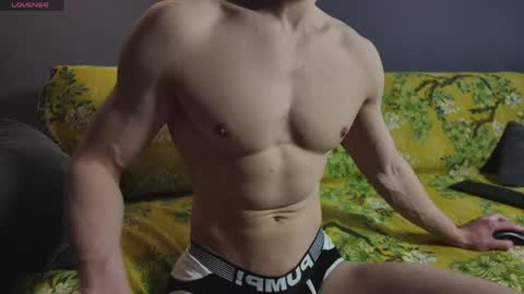 benjaminkarl02 online show from May 9, 11:26 am