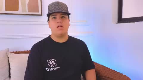 Snapshot of bennett_alejoo chatting on June 9, 6:41 pm bennett_alejoo online show from June 9, 6:41 pm