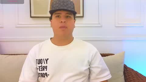 Snapshot of bennett_alejoo chatting on June 13, 6:39 pm bennett_alejoo online show from June 13, 6:39 pm