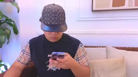 Snapshot of bennett_alejoo chatting on July 3, 6:58 pm bennett_alejoo online show from July 3, 6:58 pm