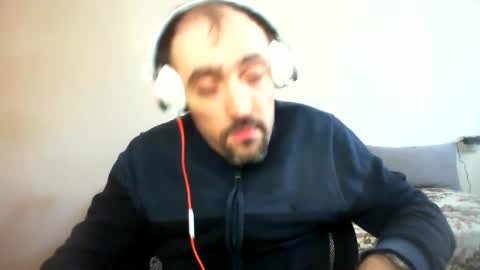 bentish online show from February 1, 8:29 am