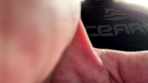 Snapshot of benz10001 chatting on May 3, 5:30 pm benz10001 online show from May 3, 5:30 pm