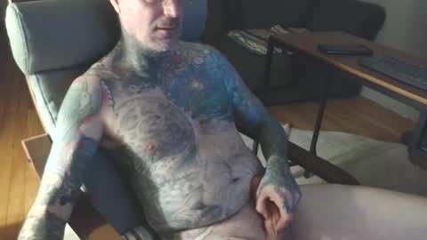 Snapshot of bernhard666 chatting on January 4, 6:19 pm bernhard666 online show from January 4, 6:19 pm