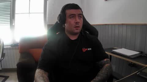 berto3389 online show from June 1, 1:24 pm