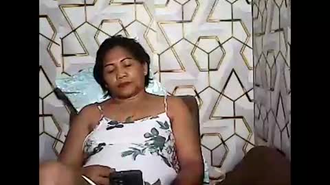 Snapshot of betty_83 chatting on April 19, 12:48 pm betty_83 online show from April 19, 12:48 pm