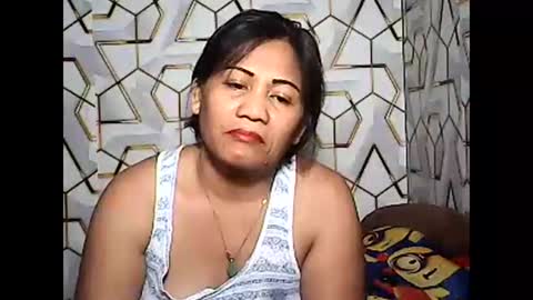 Snapshot of betty_83 chatting on May 4, 12:12 pm betty_83 online show from May 4, 12:12 pm