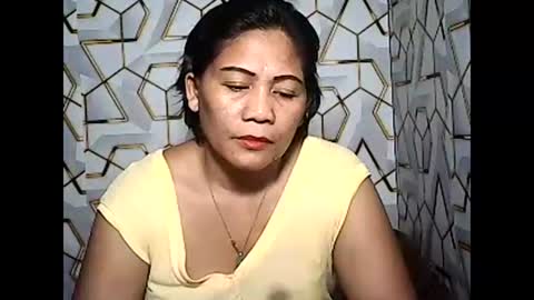 Snapshot of betty_83 chatting on May 8, 11:37 am betty_83 online show from May 8, 11:37 am