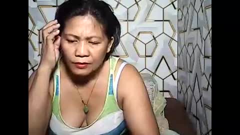 Snapshot of betty_83 chatting on May 13, 12:24 pm betty_83 online show from May 13, 12:24 pm