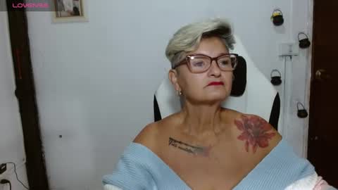 Snapshot of bety_cum3 chatting on June 21, 10:51 am bibiana online show from June 21, 10:51 am