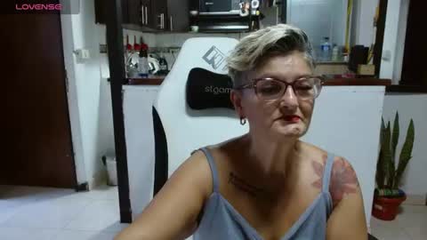 Snapshot of bety_cum3 chatting on June 25, 10:36 pm bibiana online show from June 25, 10:36 pm