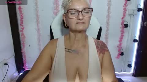 Snapshot of bety_cum3 chatting on July 2, 10:27 pm bibiana online show from July 2, 10:27 pm