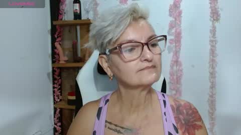 Snapshot of bety_cum3 chatting on July 15, 10:31 am bibiana online show from July 15, 10:31 am