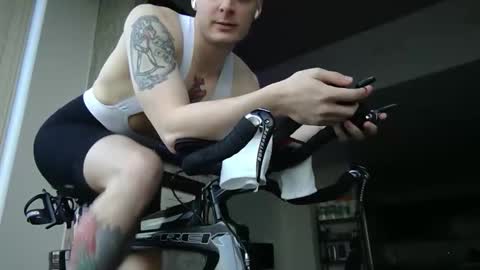 Snapshot of bicyclesocks chatting on April 5, 2:03 pm bicyclesocks online show from April 5, 2:03 pm