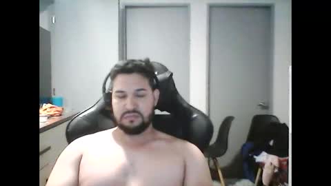 latinBoyHuge online show from December 19, 12:12 pm