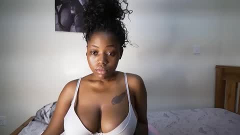 bigassmello_ online show from May 9, 3:28 pm