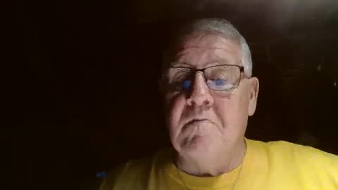 Snapshot of bigbeerdrinker1 chatting on November 30, 11:42 pm bigbeerdrinker online show from November 30, 11:42 pm