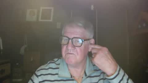 Snapshot of bigbeerdrinker1 chatting on March 24, 4:06 am bigbeerdrinker online show from March 24, 4:06 am