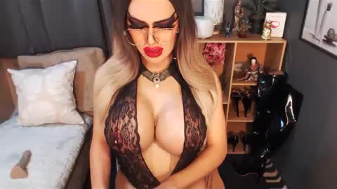 Loraine Cruz online show from February 26, 6:04 am