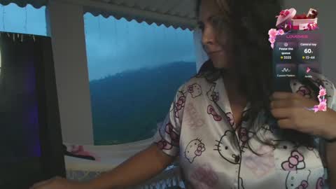 Snapshot of bigboobssamii chatting on April 15, 11:17 am bigboobssamii online show from April 15, 11:17 am