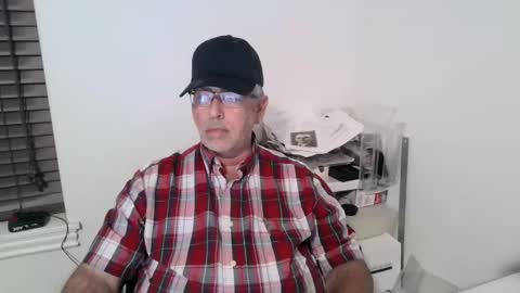 Snapshot of bigdylan17 chatting on November 11, 3:06 am Dylan 56 Taleah 53 online show from November 11, 3:06 am