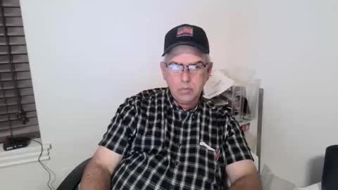 Snapshot of bigdylan17 chatting on November 16, 12:38 am Dylan 56 Taleah 53 online show from November 16, 12:38 am