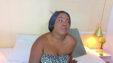 bigroundbooty_ online show from February 19, 7:21 pm