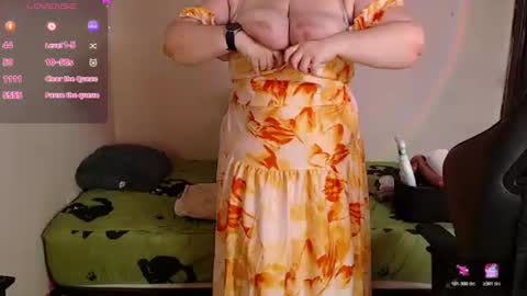 Snapshot of bigsquirt_6 chatting on July 9, 5:39 pm laura online show from July 9, 5:39 pm