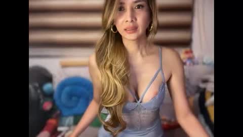 Yna     online show from December 3, 2:41 am