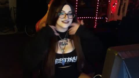 Snapshot of bigtiddygothxx chatting on November 22, 10:14 am Lealithhh online show from November 22, 10:14 am