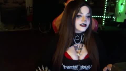 Snapshot of bigtiddygothxx chatting on November 23, 9:42 am Lealithhh online show from November 23, 9:42 am