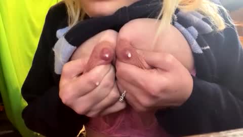 Snapshot of bigtits133 chatting on March 2, 5:08 am bigtits133 online show from March 2, 5:08 am